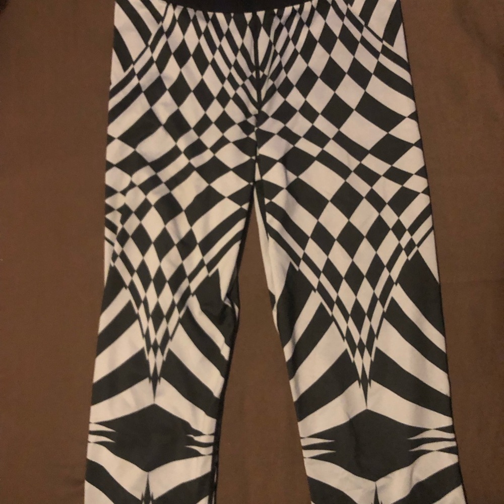 Nike Black and White Geometric Leggings